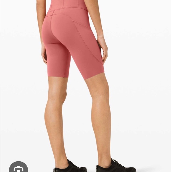 16 Lululemon Fast and Free Cool Cherry Tint Bike Shorts Size 4 - Picture 3 of 8